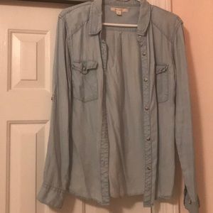 Trendy denim button down!